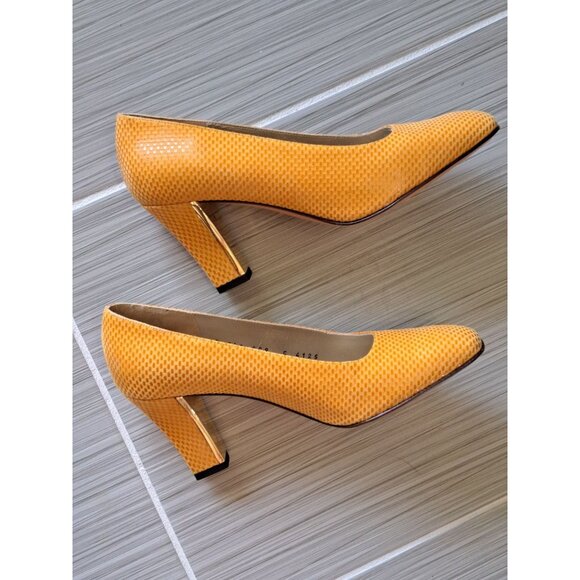 St. John Women's Size 5.5 Italy Yellow  Mustard Leather Embossed Textured Heels - Picture 7 of 11